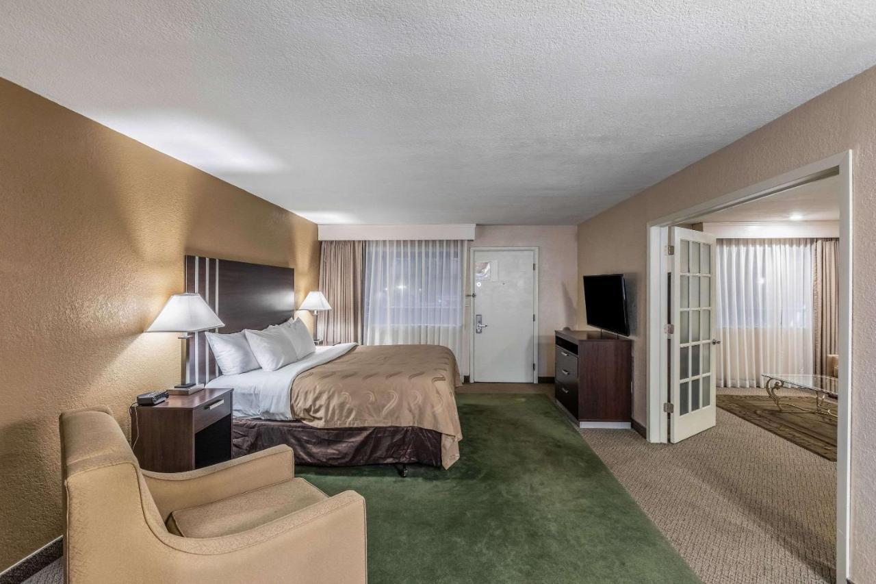 Quality Inn Wausau Bagian luar foto