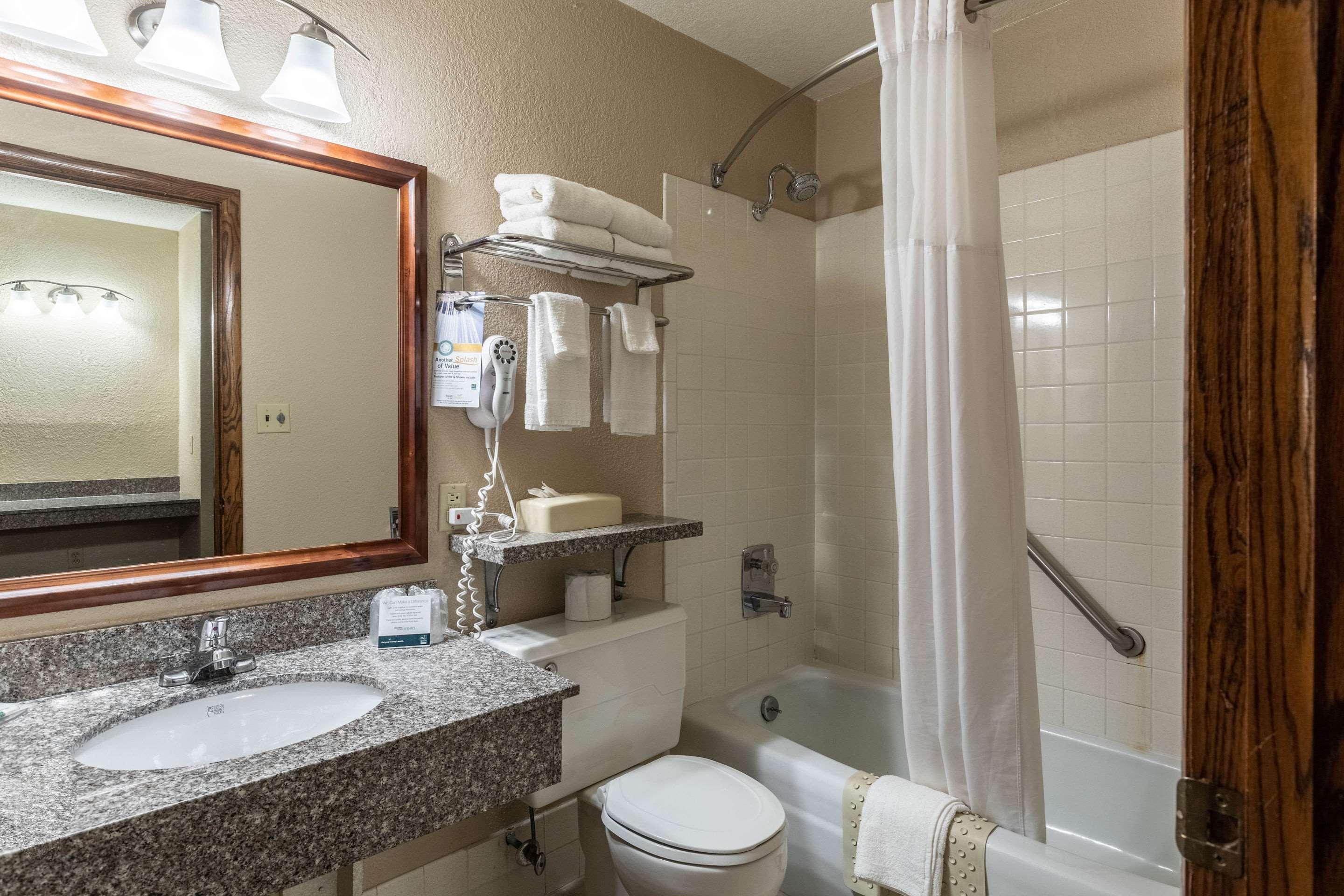 Quality Inn Wausau Bagian luar foto