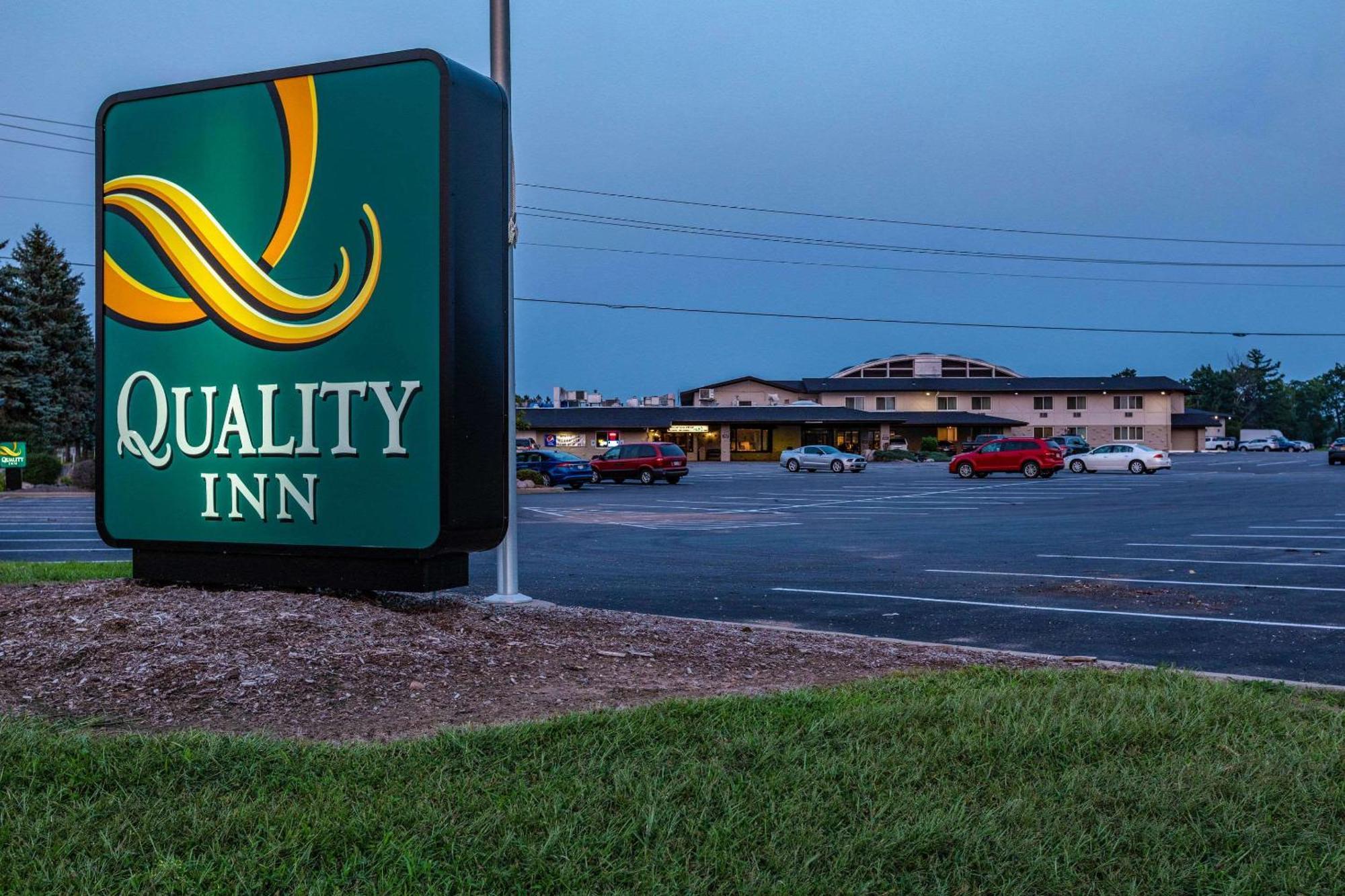Quality Inn Wausau Bagian luar foto