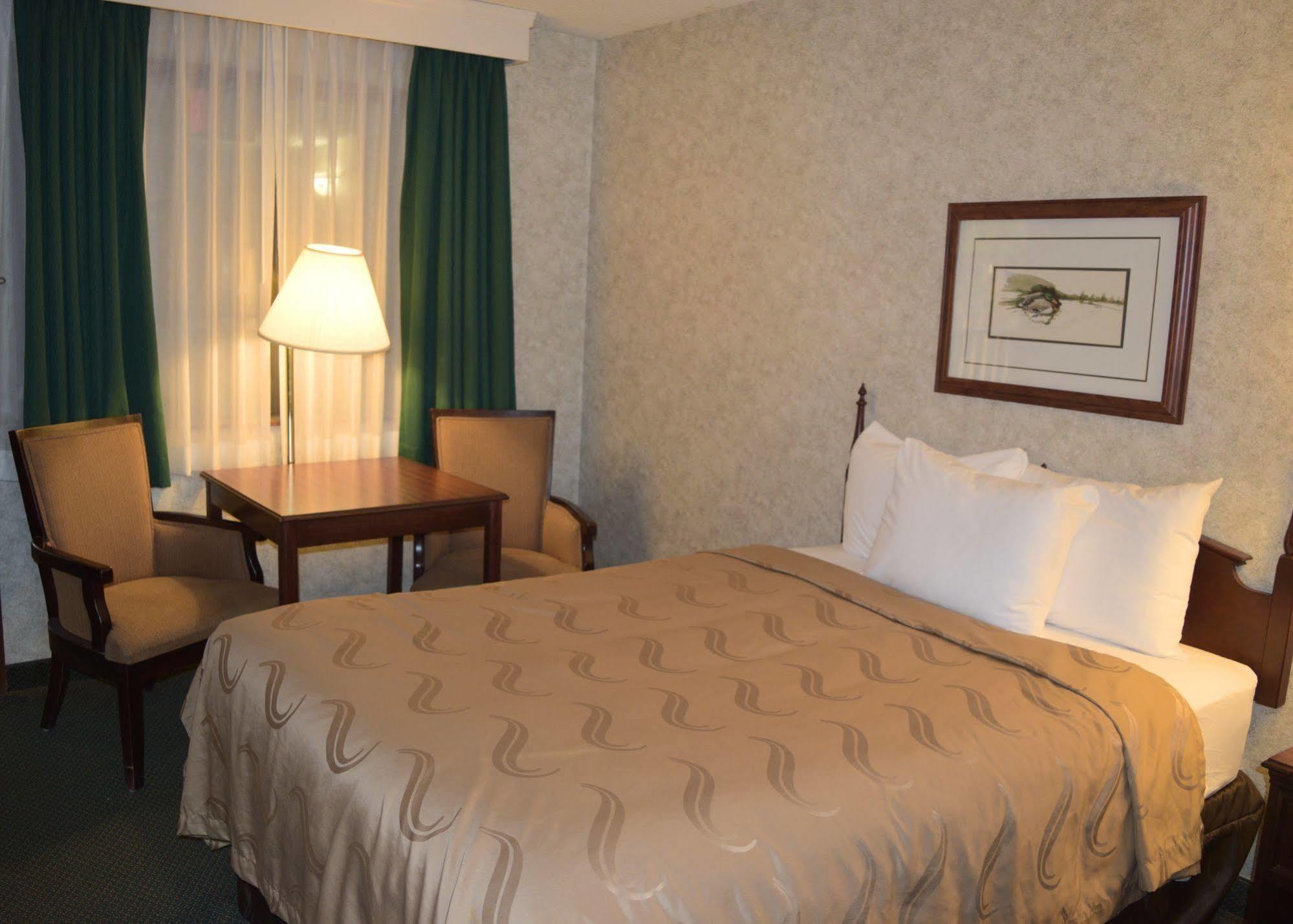 Quality Inn Wausau Bagian luar foto